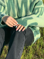 Load image into Gallery viewer, Aproms Elegant Green Striped Print Pullovers