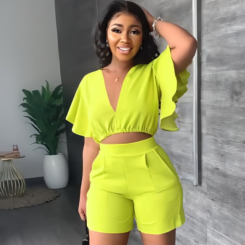 Sexy V Neck Ruffles Sleeve Crop Top &amp; Pockets Shorts Suit